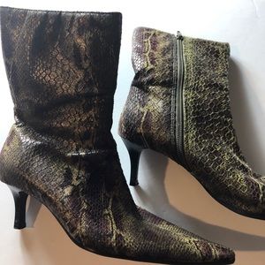 Fiona Green Snakeskin Print Booties Size 8.5W